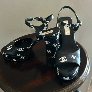 CHANEL
Printed Lambskin CC Platform Sandals 38.5 Black White